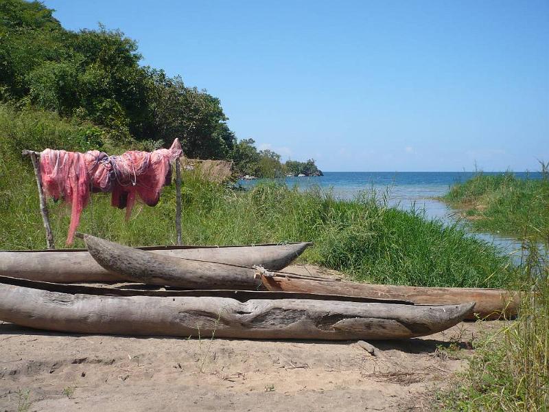 imageA020.JPG - Fischerkanus (Einbäume)