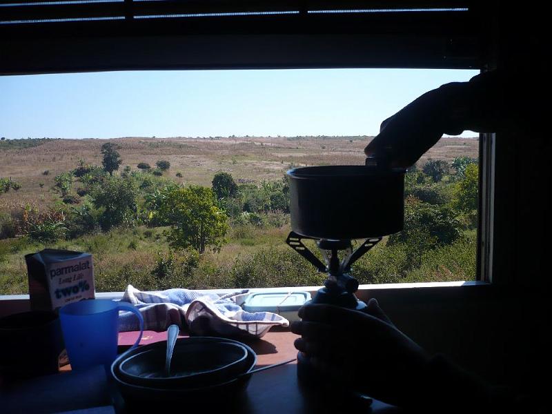 tansA009.jpg - Kochen im Zug